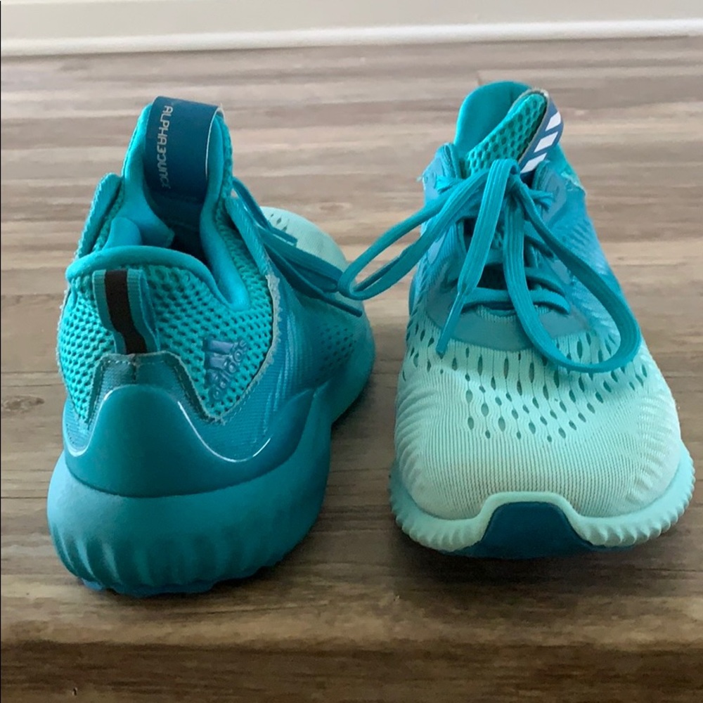 Women Size 6 Adidas Alphabounce turquoise